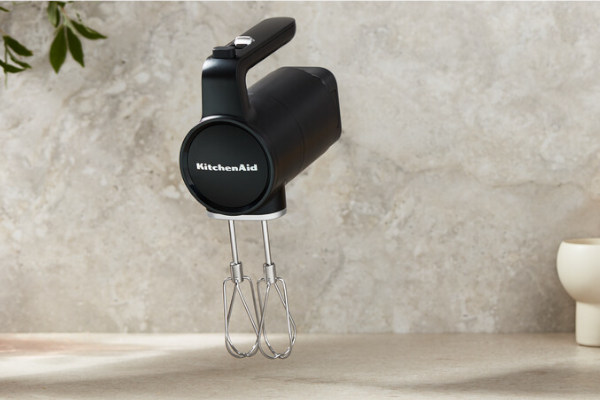 Bezprzewodowy mikser ręczny KitchenAid Seria Go 5KHMR762BM